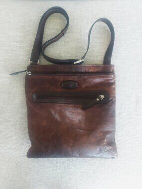 The Trend Vintage Italian Leather Crossbody Bag in Walnut Brown